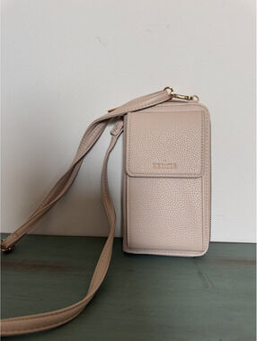 NWT Kedzie Smartphone Crossbody with adjustable/detachable strap